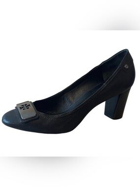 Tory Burch Black Leather Block Heel Pumps Gunmetal Logo Plaque Size 7.5